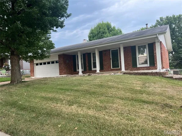 4458 Rhine Dr, Florissant, MO 63033