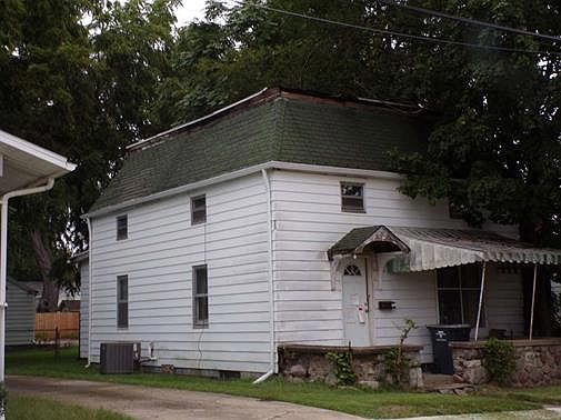 1st image of 215 E 3rd St