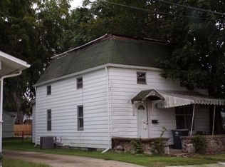 215 E 3rd St, Buchanan, MI 49107