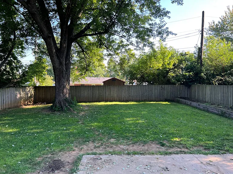 521 Clifton Rd — Photo 13
