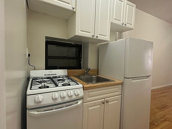 4th image of 406 W 56th St APT 1FW