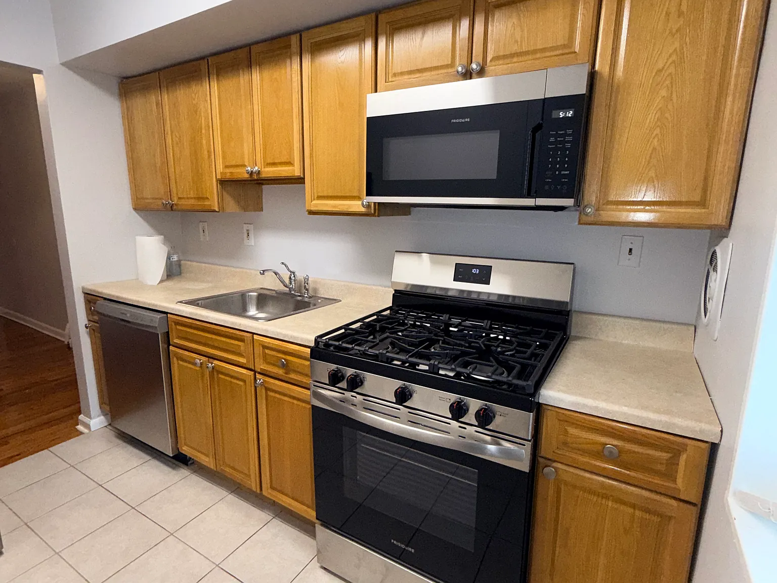 2 bed, $2,400 — Photo 3