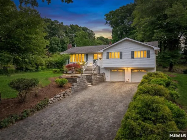 641 Antrim Rd, River Vale, NJ 07675