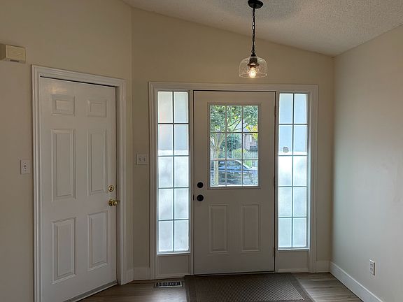 4th image of 1671 Benjamin Dr