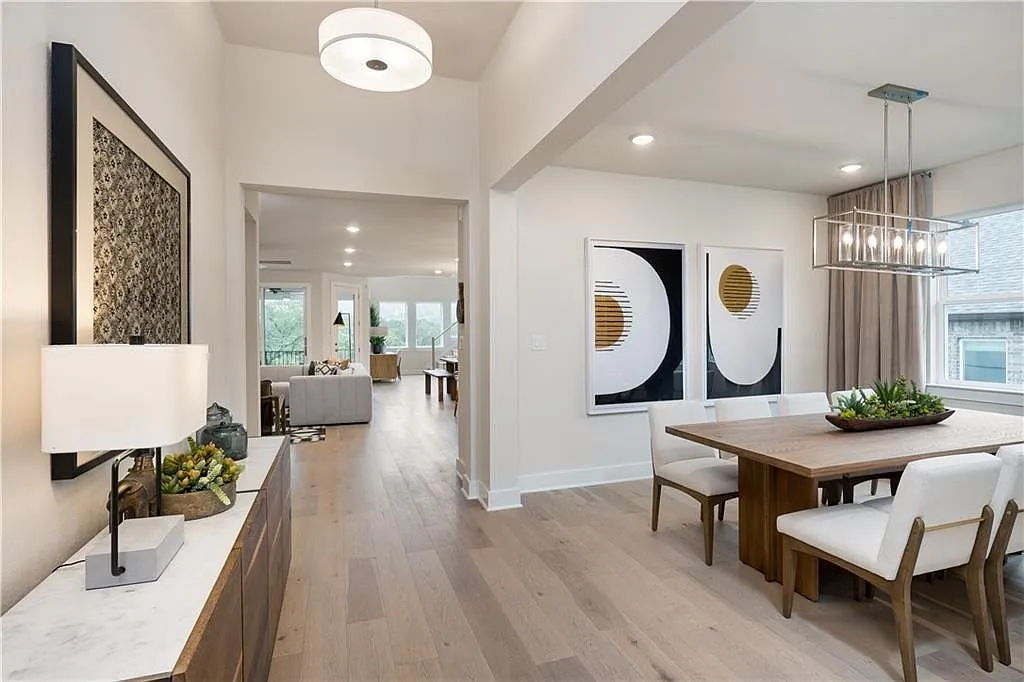 4 bed, 3.0 bath, 3442 sqft, $4,900 — Photo 3