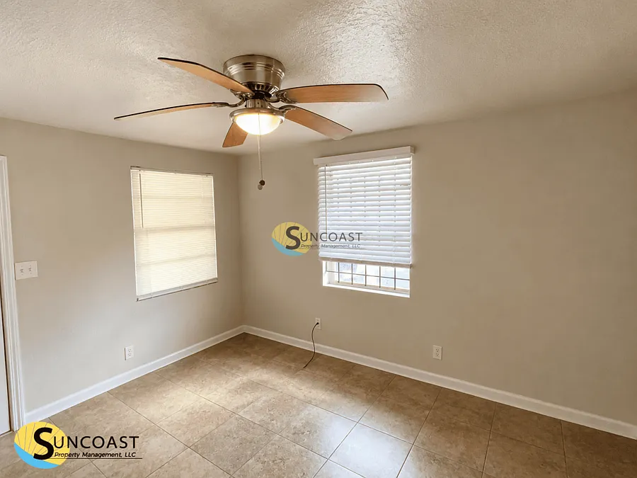 2 Bedroom with Fenced Yard! — Photo 2