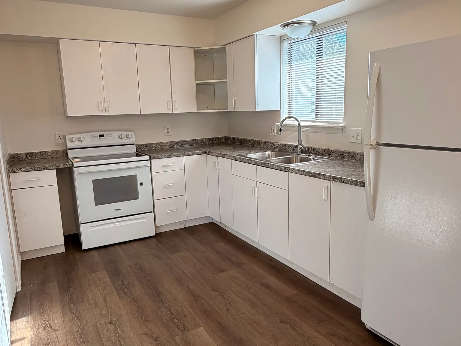 3 bed, 1200 sqft, $1,600 — Photo 2