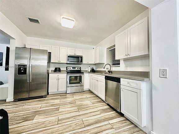 3rd image of 34 Allen Rd