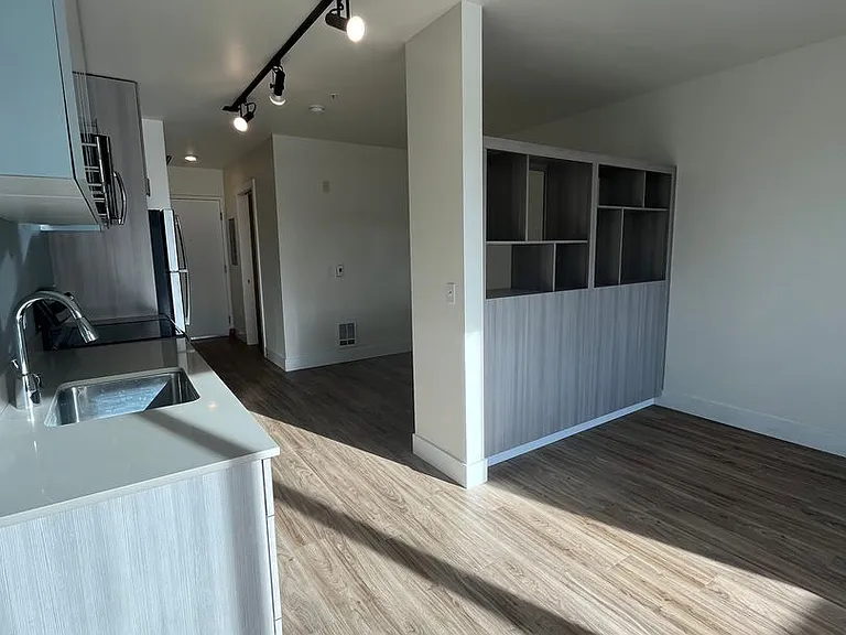 The Local 422 — Photo 15