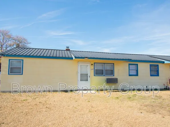 714 Eva Cir, Spring Lake, NC 28390