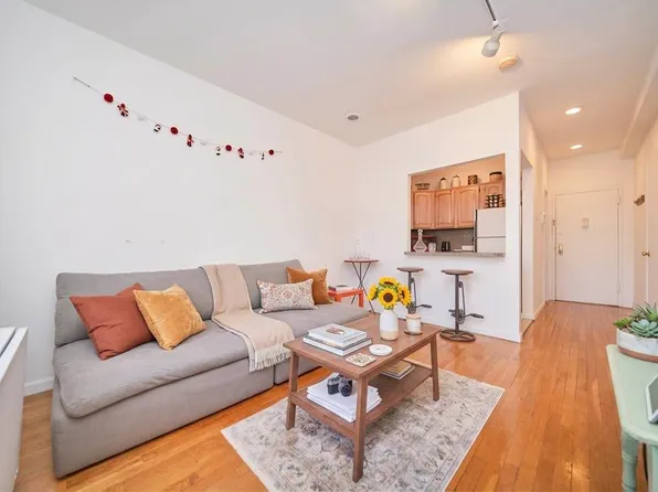 458 W 52nd St APT 1B, New York, NY 10019