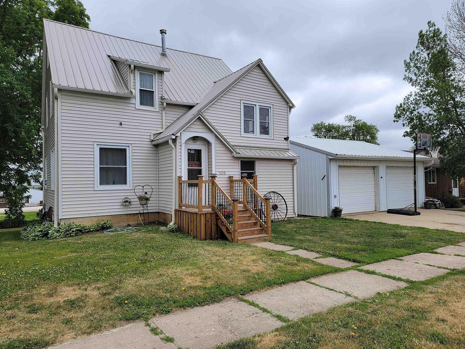 520 County St, Ridgeway, IA 52165 Zillow