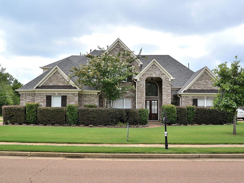 Custom Built homeon quiet cove!