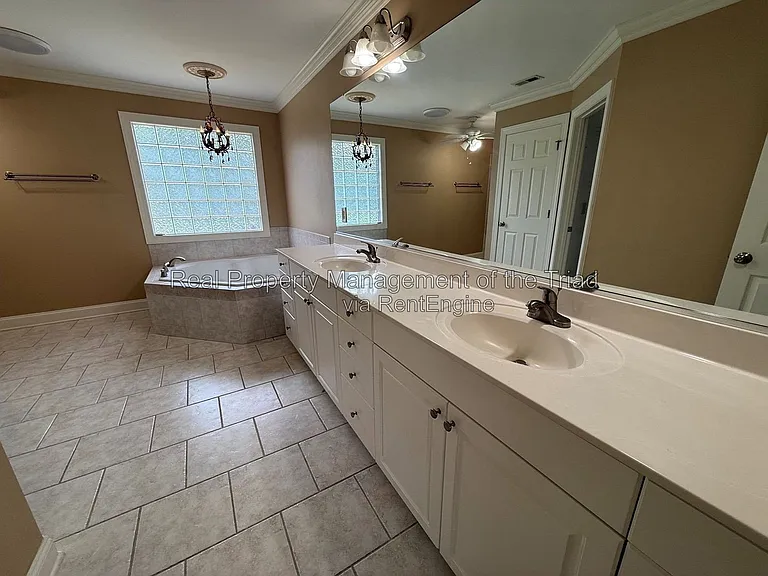 1016 Longhorn Ct — Photo 18