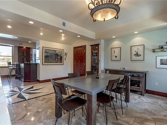 5th image of 229 Ward Pkwy APT 404A