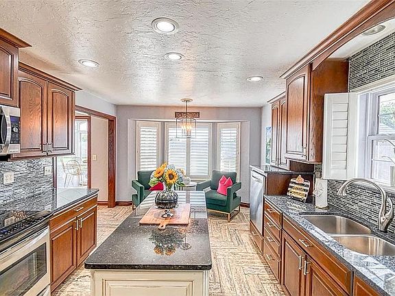 5th image of 3700 Bellwood Dr