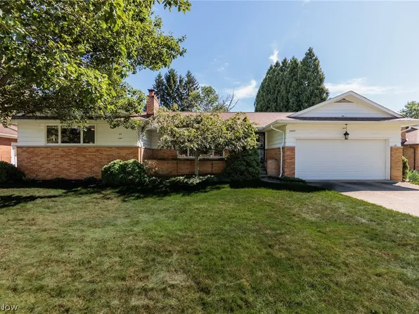 22015 Cottonwood Dr, Rocky River, OH 44116