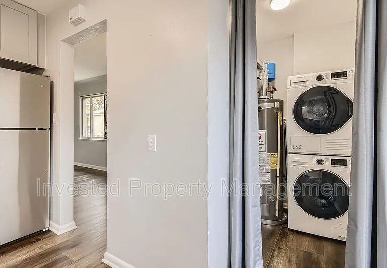 2442 S Corona St — Photo 9