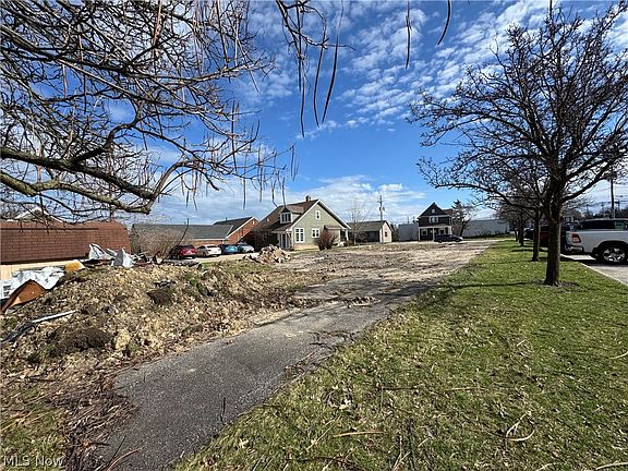 3rd image of 1260 Smith Ct