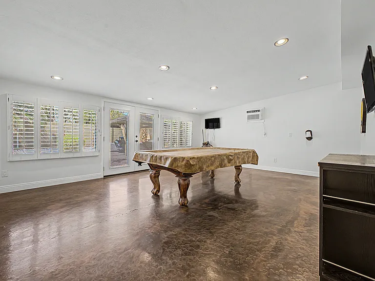 918 E Kristal Way — Photo 12