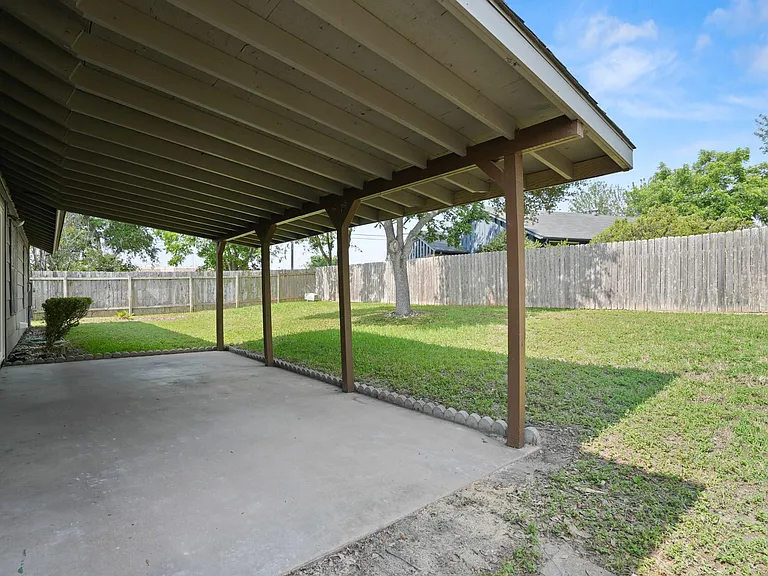 7302 Sevilla Dr — Photo 22