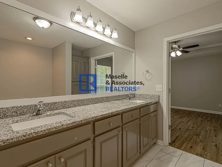 114 Fox Meadow Dr — Photo 29