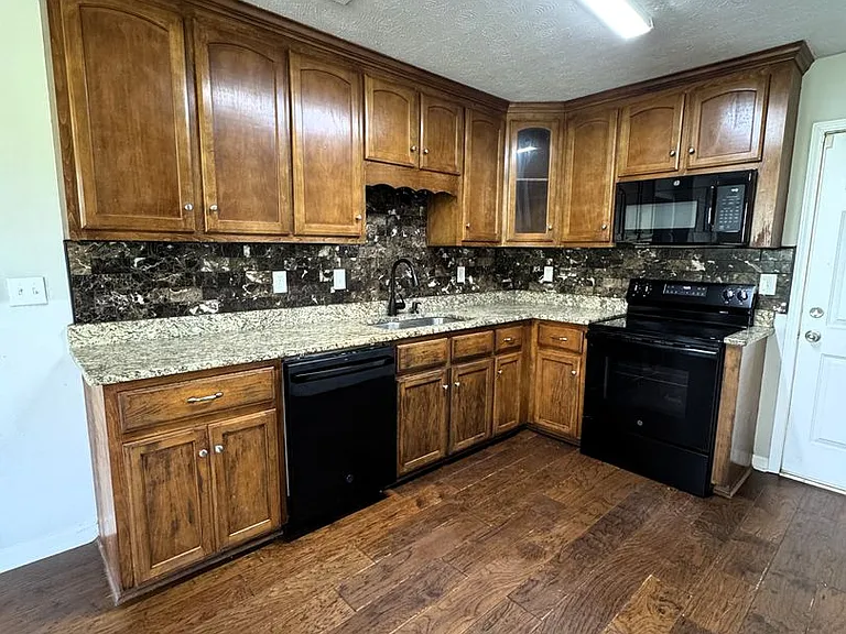 18304 Upland Trl — Photo 9