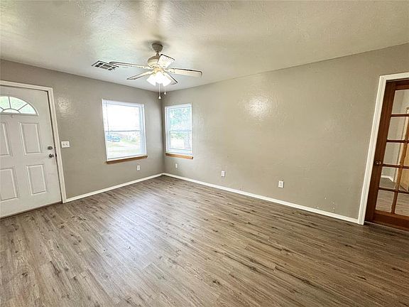 5th image of 2411 N Clarke St