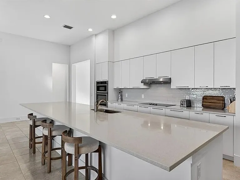 14835 Dockside Ln — Photo 15
