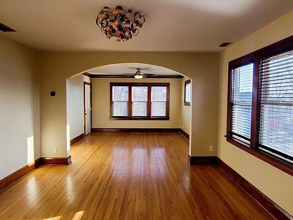 3rd image of 701 Hawthorne Ave E