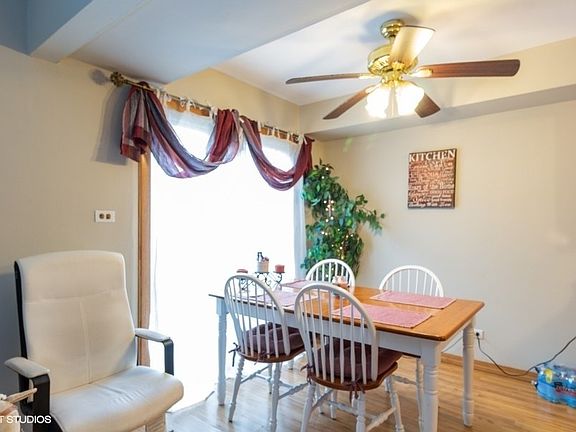 3rd image of 1739 Queensbury Cir