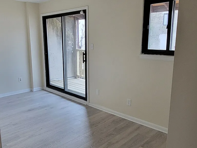 406 Poplar St — Photo 8