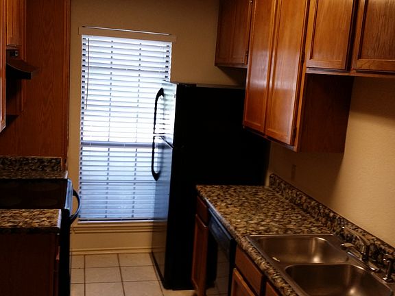 3rd image of 7419 Kingswood Dr
