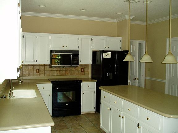 5th image of 2300 Semoran Pl