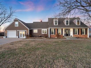 1700 Cedar Ridge Rd, Parsons, KS 67357