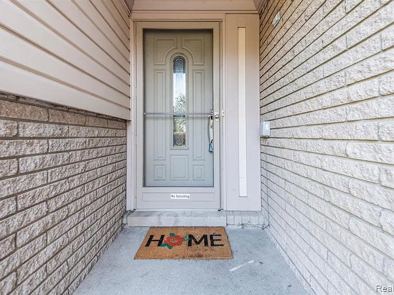 5216 Peekskill Dr — Photo 2