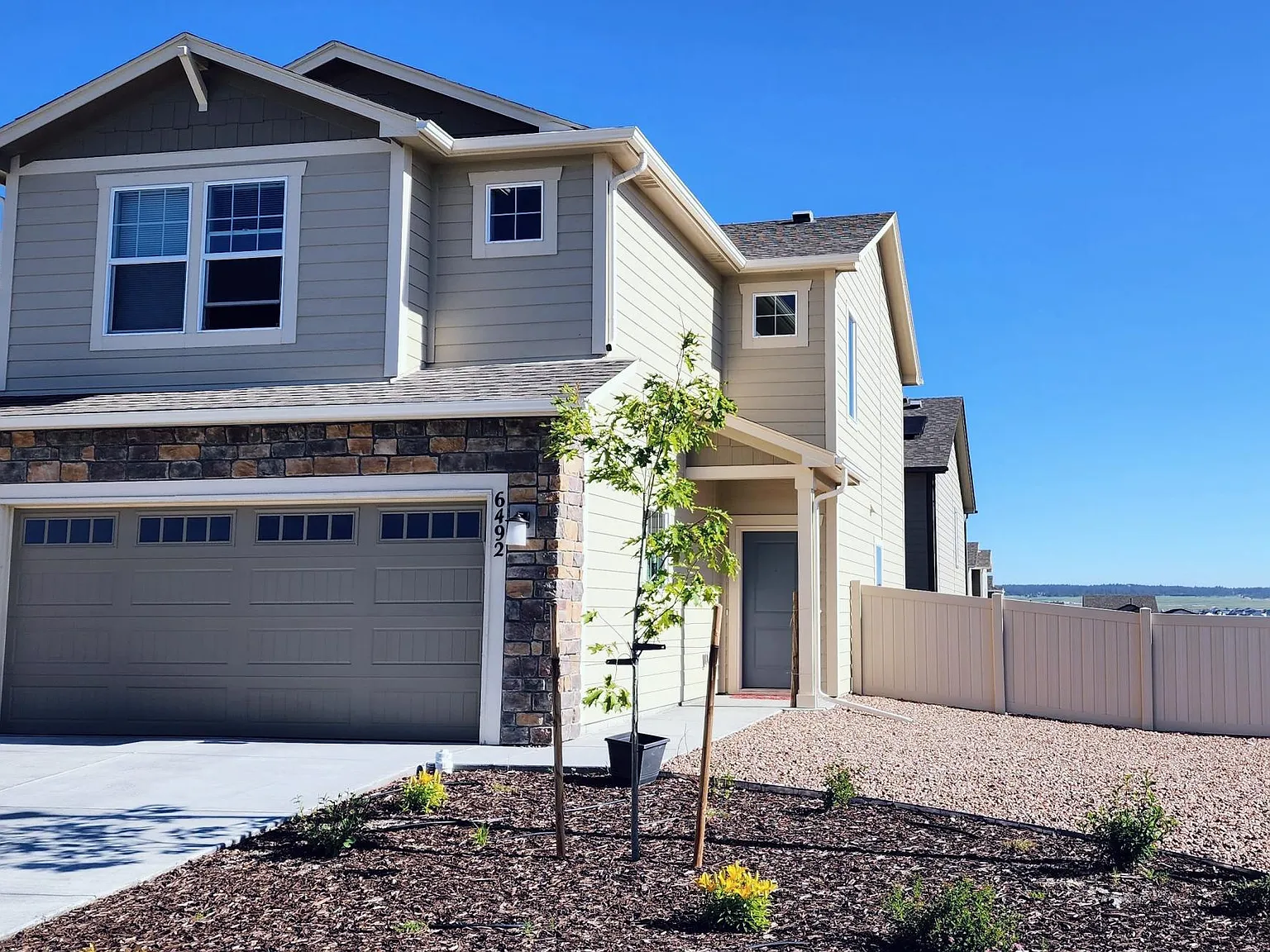 3 bed, 2.5 bath, 1690 sqft, $2,500 — Photo 2