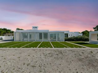 7647 Sanderling Rd, Sarasota, FL 34242