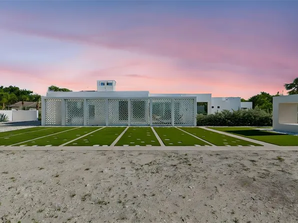 7647 Sanderling Rd, Sarasota, FL 34242