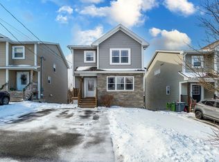 99 Lier Rdg, Halifax, NS B3P 0E1