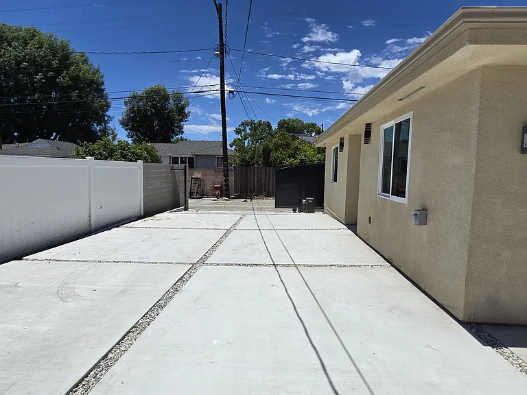 10931 Hayvenhurst Ave — Photo 10