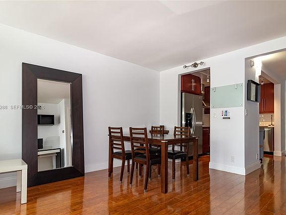 3rd image of 611 NE 14th Ave APT 206