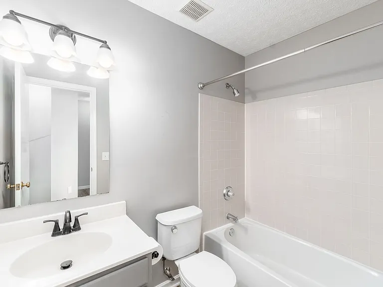8446-1 Olenbrook Dr — Photo 23