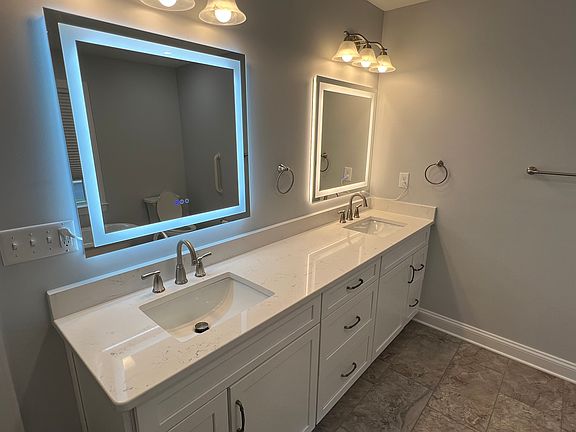 5th image of 305 West Ln