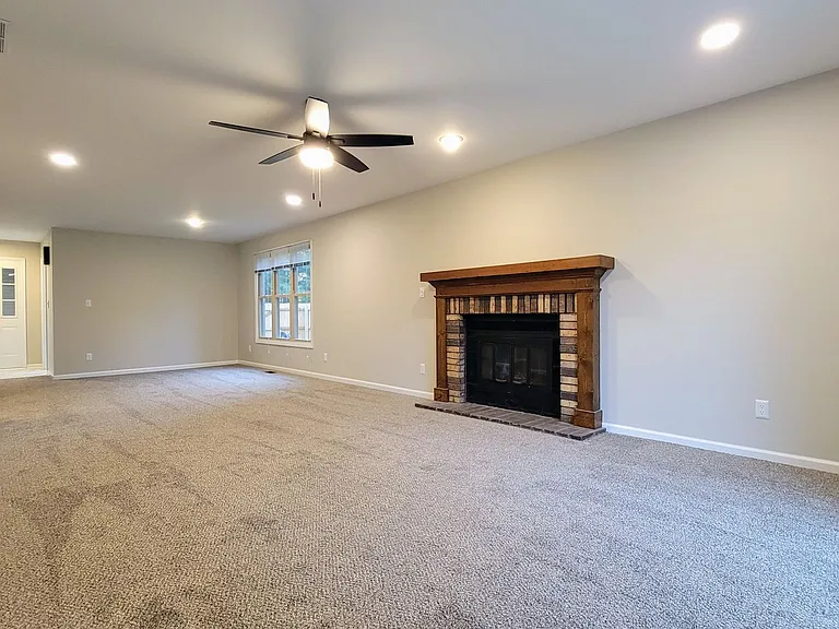 1601 Coventry Dr #B — Photo 9