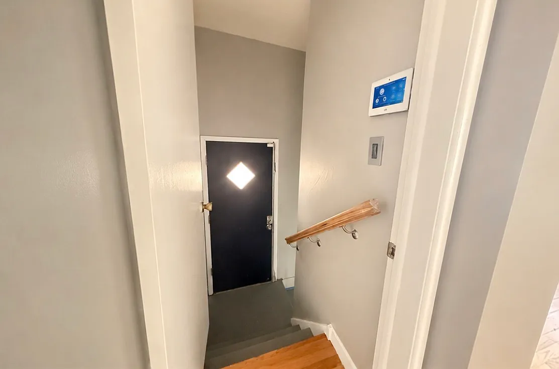 3 bed, 888 sqft, $3,200 — Photo 4