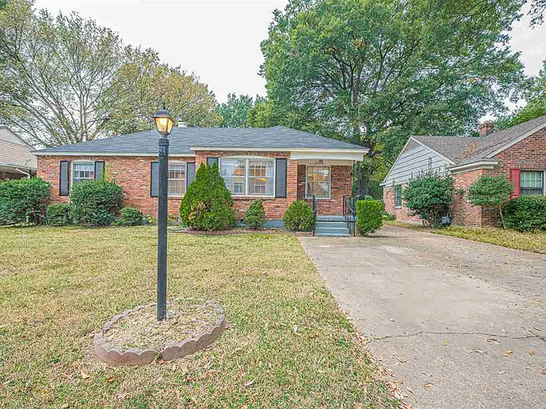 1639 Ivy Rd — Photo 1