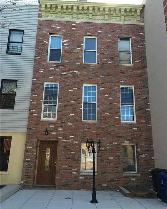 2nd image of 256 51st St #0