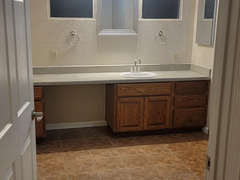 1650 Belcastro St #GUEST HOUSE — Photo 9