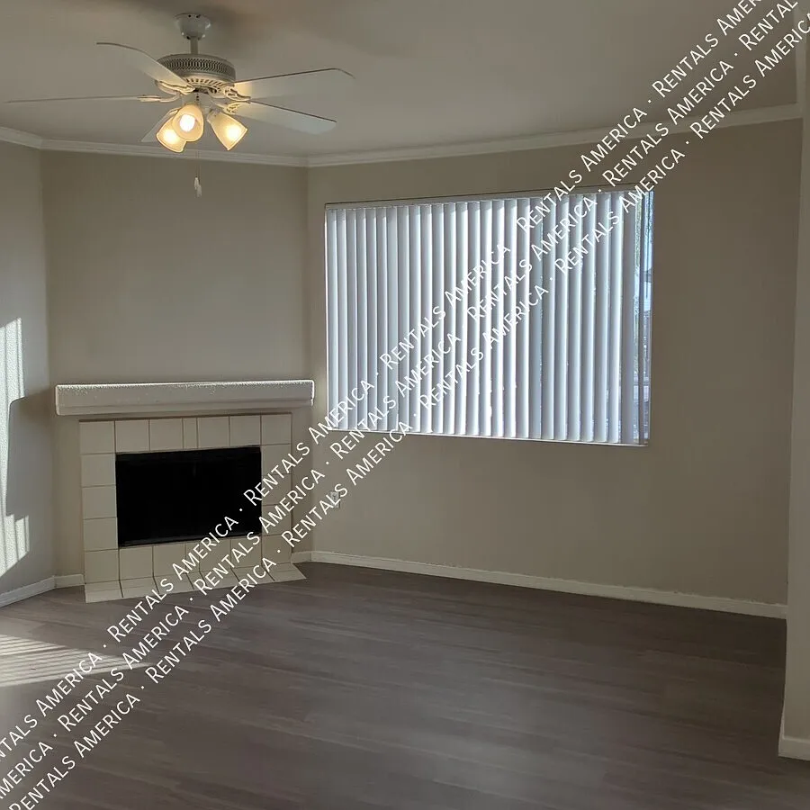 Spaciious 3rd story 1 bedroom condo in the Gated Red Rox Community! — Photo 2